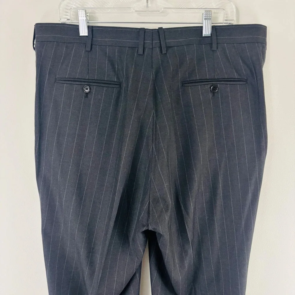 Daniel Cremieux Signature Loro Piana Super 170s Wool Pinstripe Suit Men 46L Grey